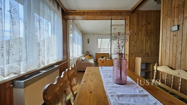 Prodej rodinného domu 296 m² s pozemkem 853 m² + terasa 8 m² + balkón 18 m²