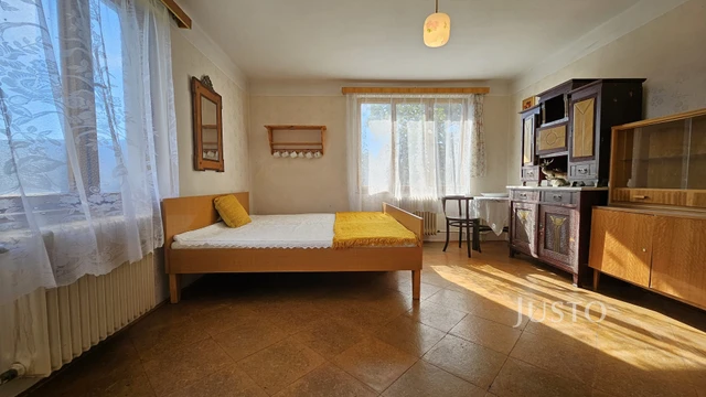 Prodej rodinného domu 243 m² s pozemkem 1633 m²