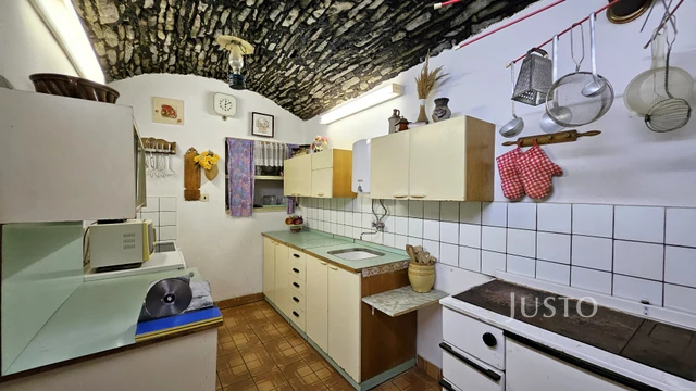 Prodej rodinného domu 363 m² s pozemkem 3244 m²