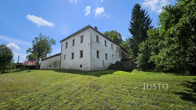Prodej rodinného domu 363 m² s pozemkem 3244 m²