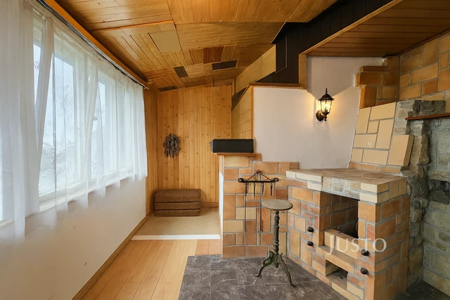 Prodej rodinného domu 214 m² s pozemkem 998 m²