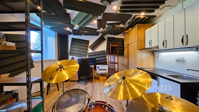 Prodej rodinného domu 276 m² s pozemkem 1398 m² + terasa 18 m² + lodžie