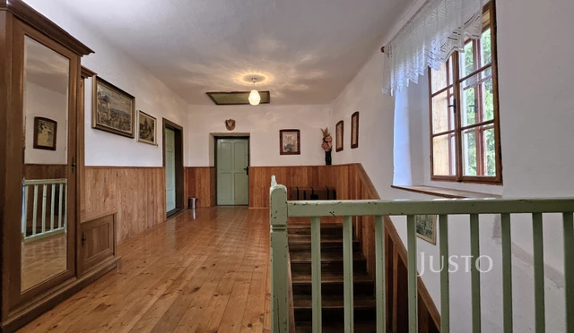 Prodej rodinného domu 363 m² s pozemkem 3244 m²