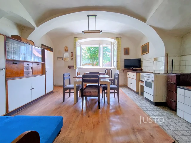 Prodej rodinného domu 295 m² s pozemkem 1648 m²