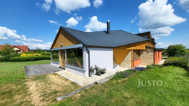 Prodej rodinného domu 346 m² s pozemkem 5 636 m²