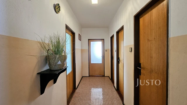 Prodej rodinného domu 243 m² s pozemkem 1633 m²