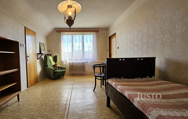 Prodej rodinného domu 243 m² s pozemkem 1633 m²