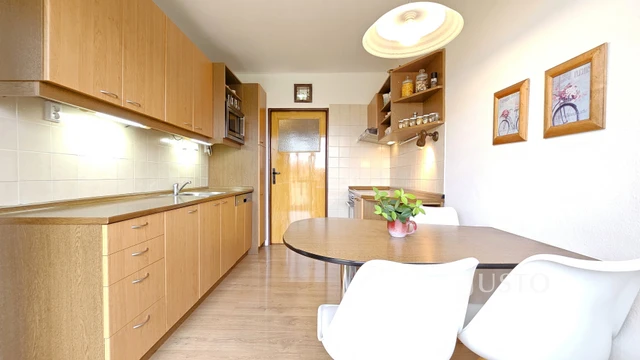 Prodej 3+1 72 m² + balkón + garáž