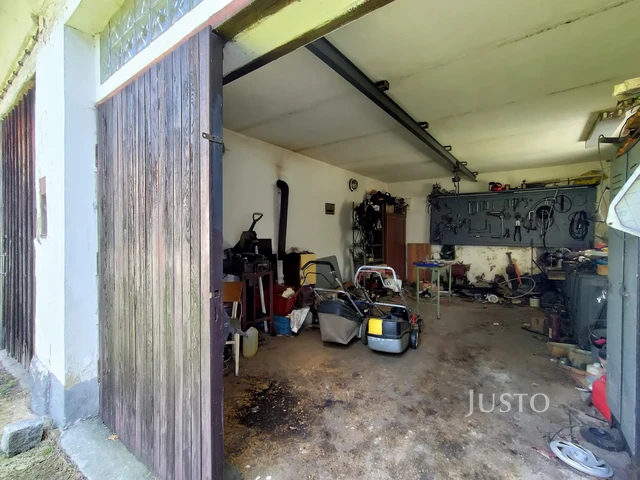 Prodej rodinného domu 295 m² s pozemkem 1648 m²