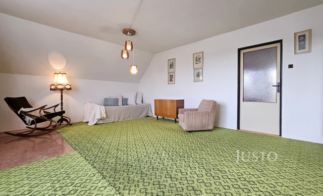 Prodej rodinného domu 296 m² s pozemkem 853 m² + terasa 8 m² + balkón 18 m²