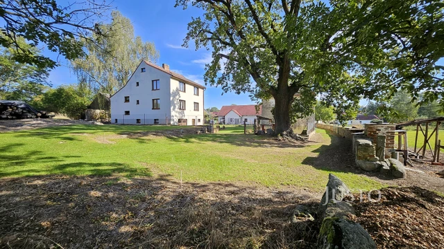 Prodej rodinného domu 243 m² s pozemkem 1633 m²