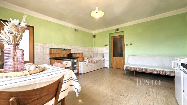 Prodej rodinného domu 243 m² s pozemkem 1633 m²