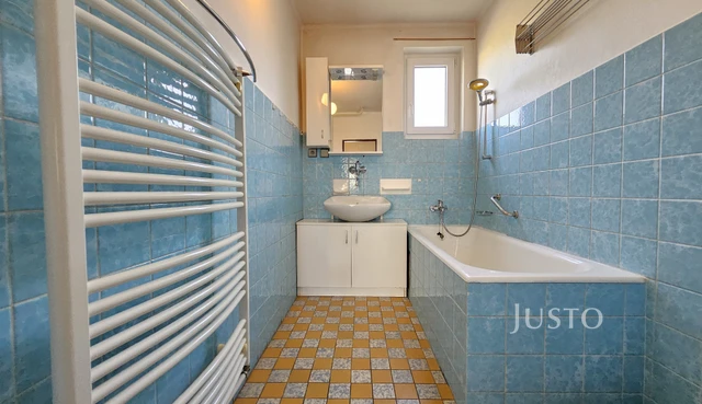 Prodej rodinného domu 296 m² s pozemkem 853 m² + terasa 8 m² + balkón 18 m²