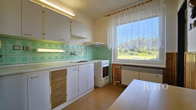 Prodej rodinného domu 296 m² s pozemkem 853 m² + terasa 8 m² + balkón 18 m²