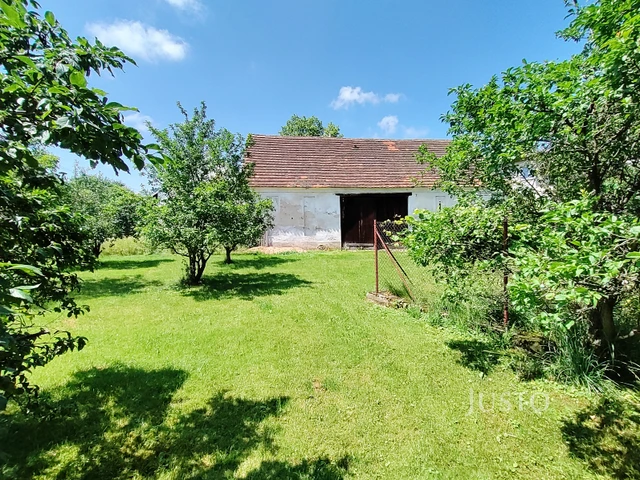 Prodej rodinného domu 295 m² s pozemkem 1648 m²