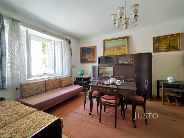 Prodej rodinného domu 295 m² s pozemkem 1648 m²