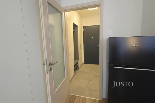 Pronájem 1+kk 32 m² + balkón + parkování