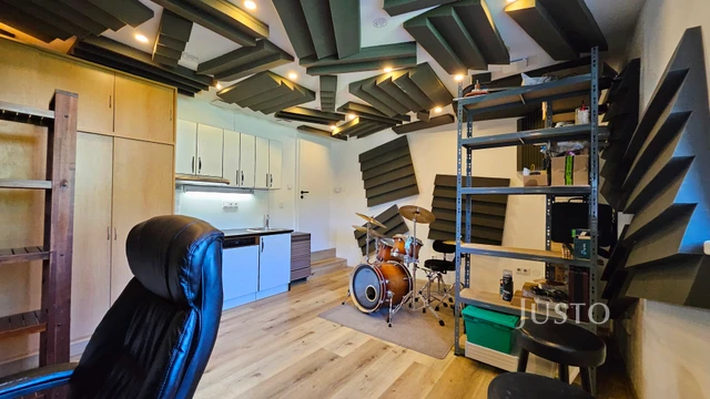 Prodej rodinného domu 276 m² s pozemkem 1398 m² + terasa 18 m² + lodžie