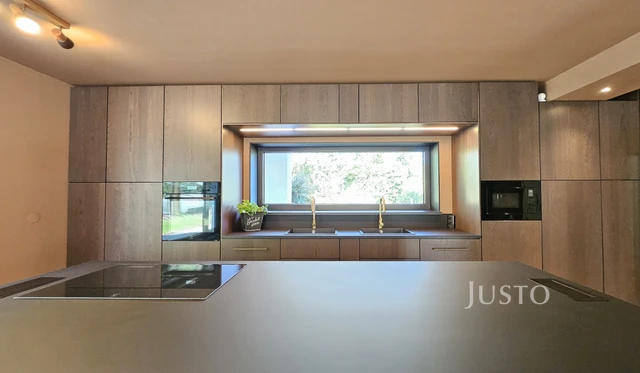 Prodej vily 279 m² s pozemkem 4657 m² + terasa