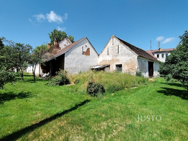 Prodej rodinného domu 295 m² s pozemkem 1648 m²