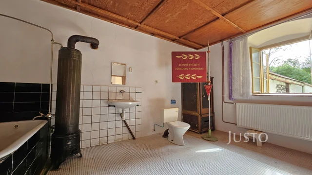 Prodej rodinného domu 363 m² s pozemkem 3244 m²
