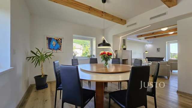 Prodej rodinného domu 276 m² s pozemkem 1398 m² + terasa 18 m² + lodžie