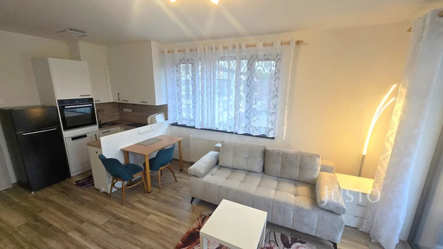 Pronájem 1+kk 32 m² + balkón + parkování