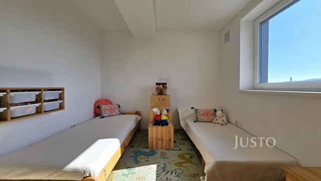 Prodej rodinného domu 276 m² s pozemkem 1398 m² + terasa 18 m² + lodžie