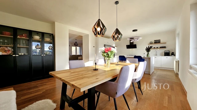 Prodej rodinného domu 278 m² s pozemkem 928 m² + terasa