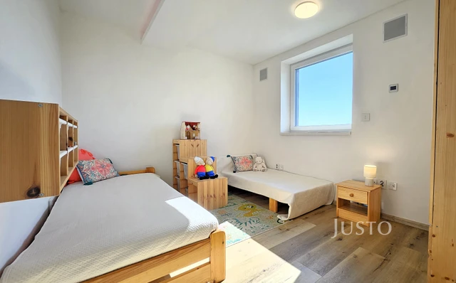 Prodej rodinného domu 276 m² s pozemkem 1398 m² + terasa 18 m² + lodžie