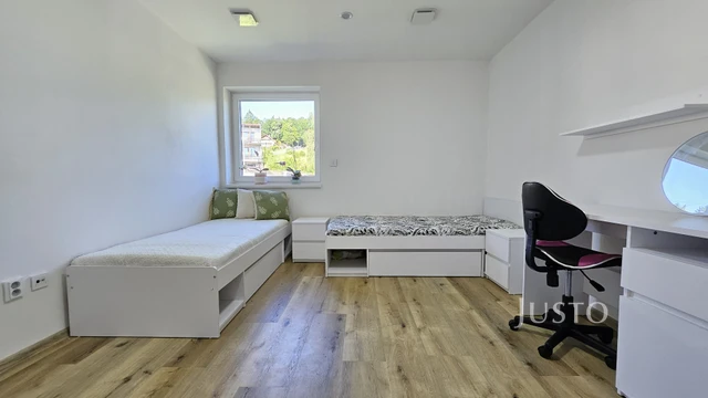 Prodej rodinného domu 276 m² s pozemkem 1398 m² + terasa 18 m² + lodžie