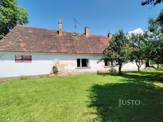 Prodej rodinného domu 295 m² s pozemkem 1648 m²