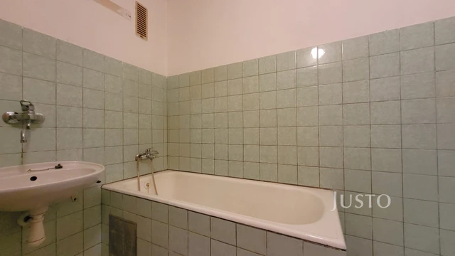 Prodej 3+1 90 m² + balkón 3 m² + parkování