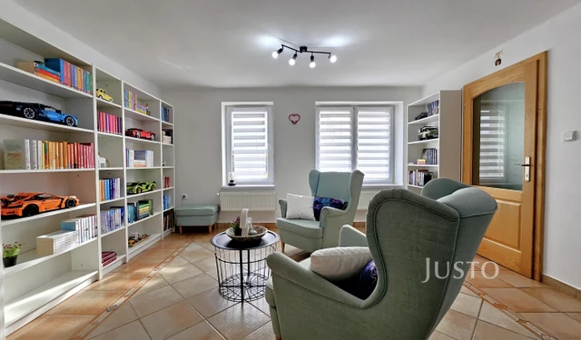 Prodej rodinného domu 278 m² s pozemkem 928 m² + terasa