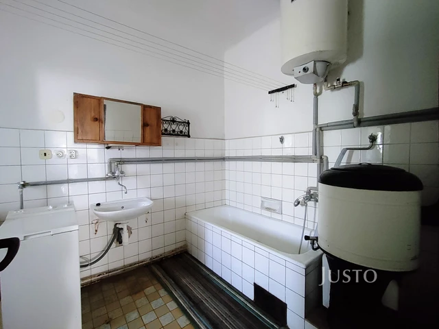 Prodej rodinného domu 295 m² s pozemkem 1648 m²