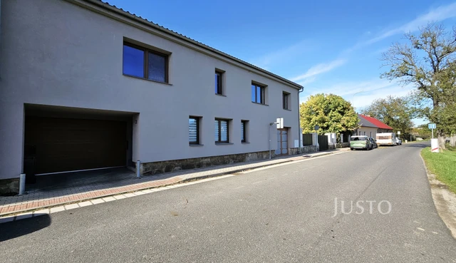 Prodej rodinného domu 278 m² s pozemkem 928 m² + terasa