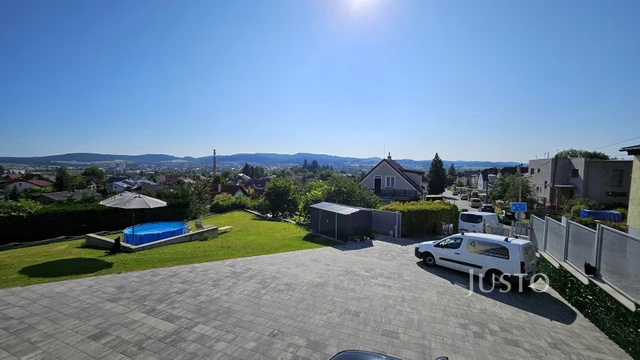 Prodej rodinného domu 276 m² s pozemkem 1398 m² + terasa 18 m² + lodžie