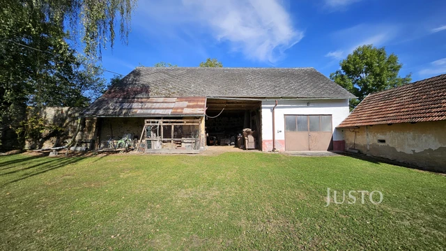 Prodej rodinného domu 243 m² s pozemkem 1633 m²