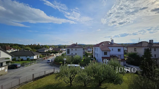 Prodej rodinného domu 296 m² s pozemkem 853 m² + terasa 8 m² + balkón 18 m²