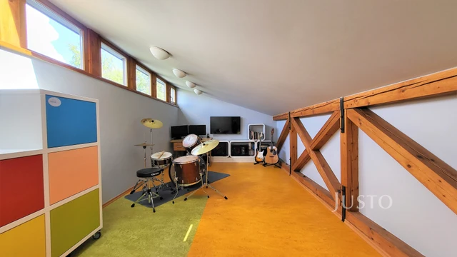 Prodej rodinného domu 346 m² s pozemkem 5 636 m²