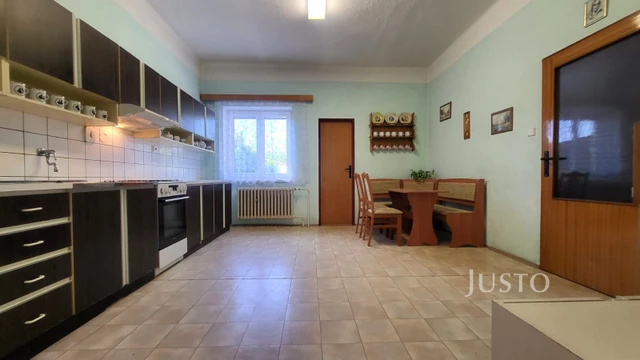 Prodej rodinného domu 231 m² s pozemkem 335 m²
