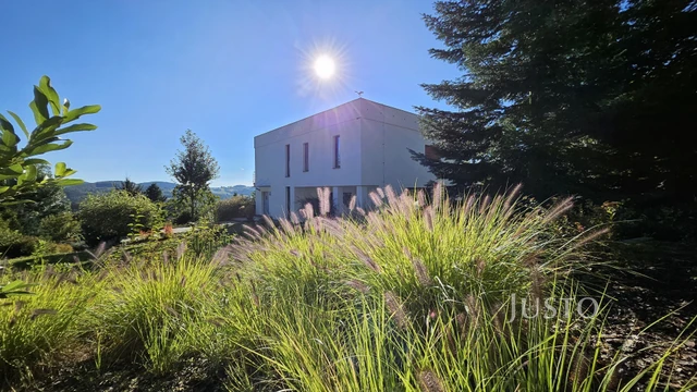 Prodej vily 279 m² s pozemkem 4657 m² + terasa