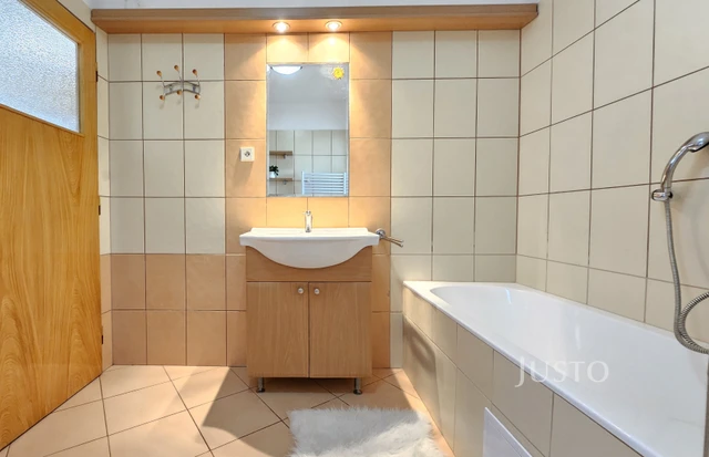 Prodej 3+1 72 m² + balkón + garáž