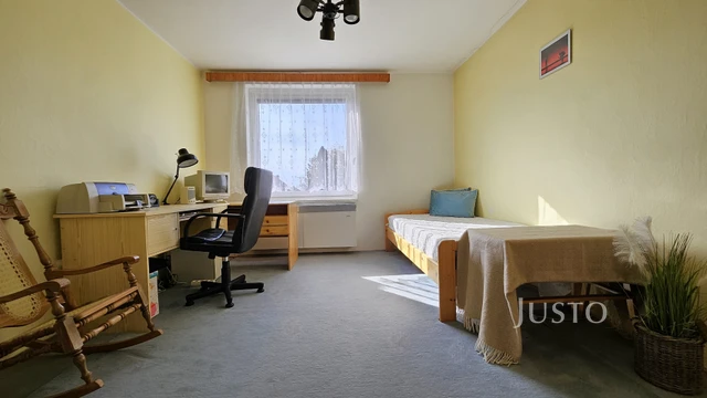 Prodej rodinného domu 296 m² s pozemkem 853 m² + terasa 8 m² + balkón 18 m²