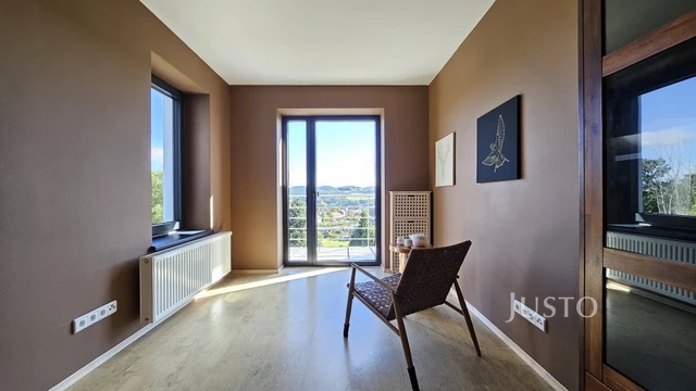 Prodej vily 279 m² s pozemkem 4657 m² + terasa