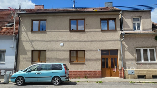 Prodej rodinného domu 231 m² s pozemkem 335 m²