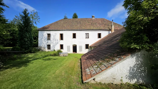 Prodej rodinného domu 363 m² s pozemkem 3244 m²