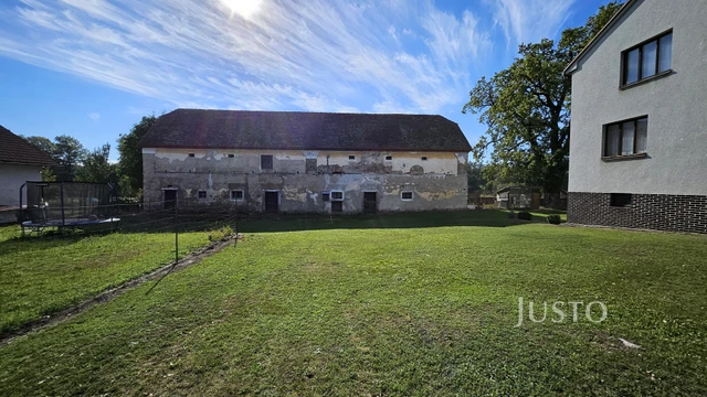 Prodej rodinného domu 243 m² s pozemkem 1633 m²