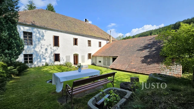 Prodej rodinného domu 363 m² s pozemkem 3244 m²