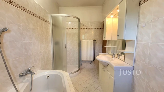 Prodej rodinného domu 231 m² s pozemkem 335 m²